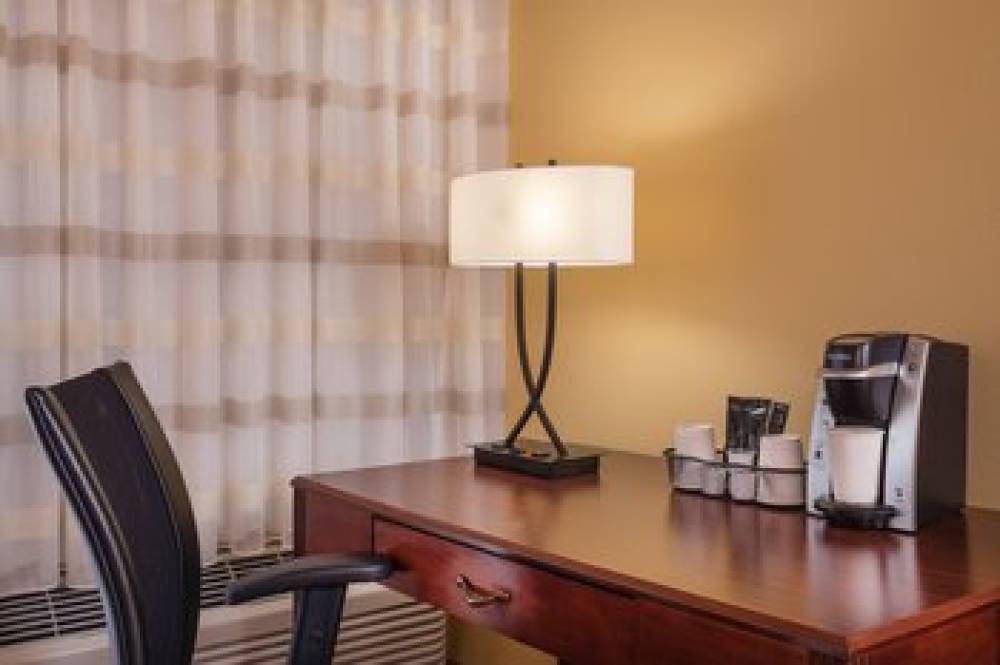 Courtyard By Marriott Hartford Manchester 8