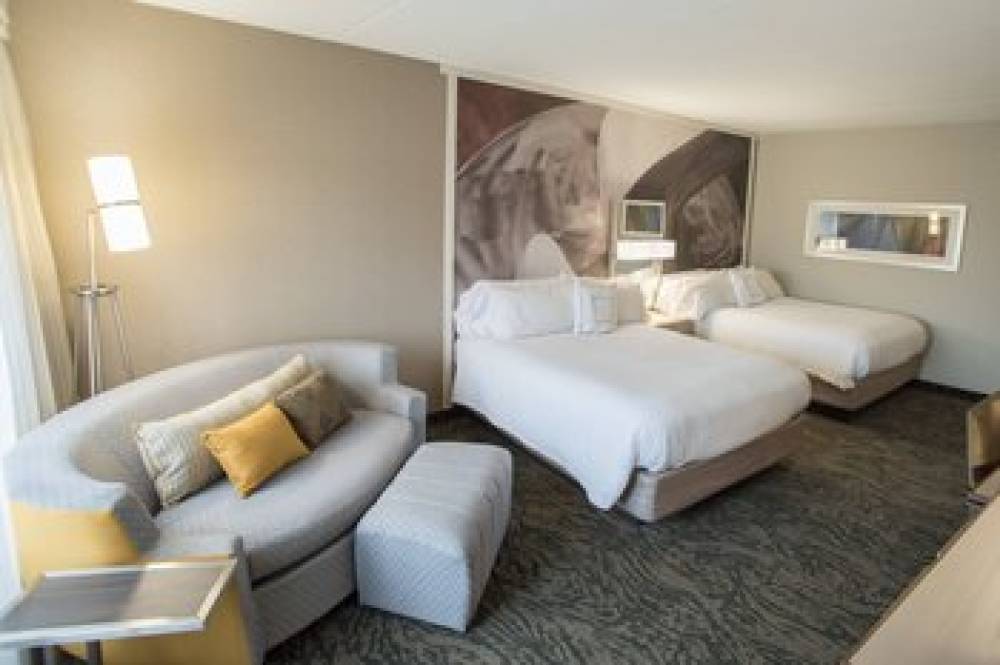 Courtyard By Marriott Hickory 10