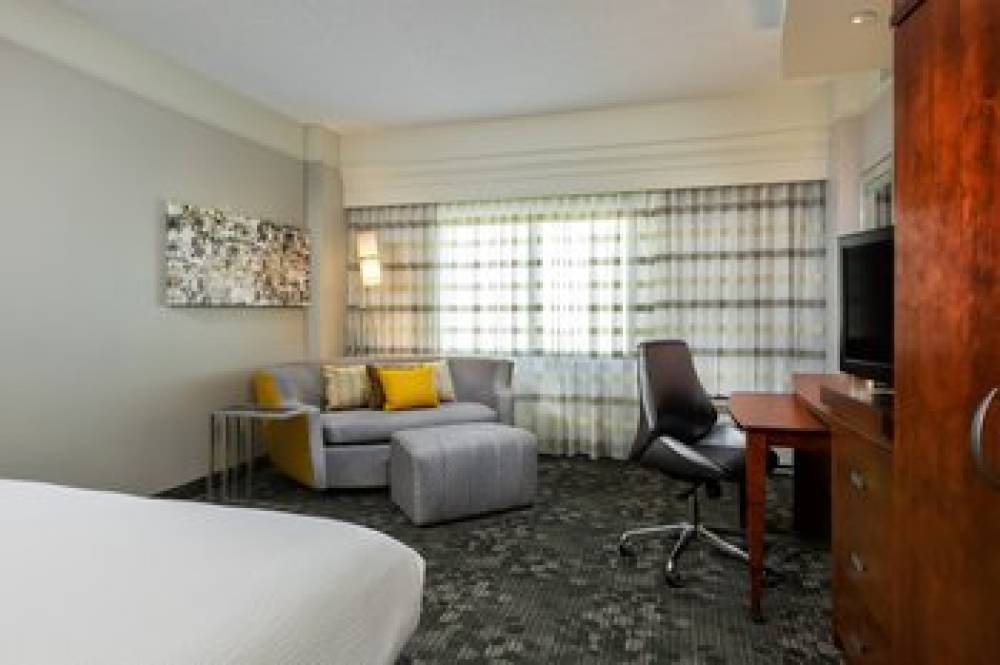 Courtyard By Marriott Houston By The Galleria 8