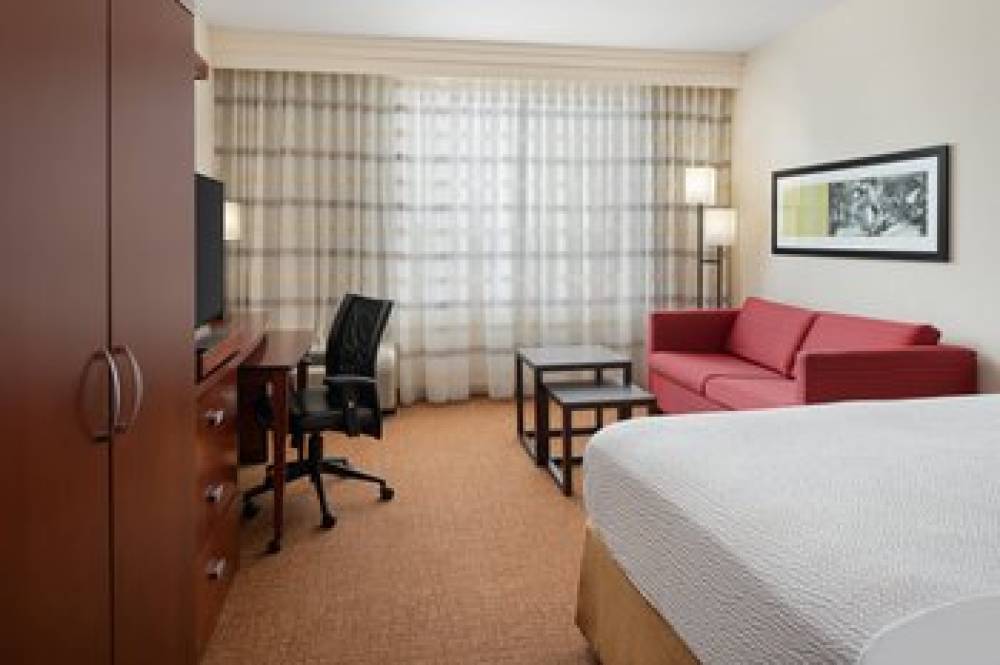 Courtyard By Marriott Houston Kingwood 5