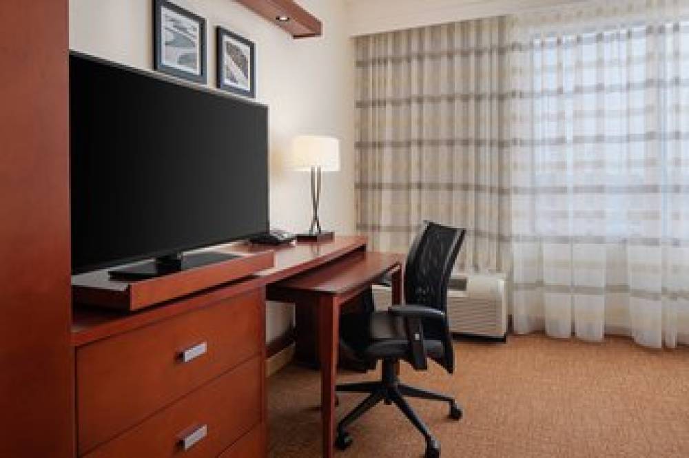 Courtyard By Marriott Houston Kingwood 6