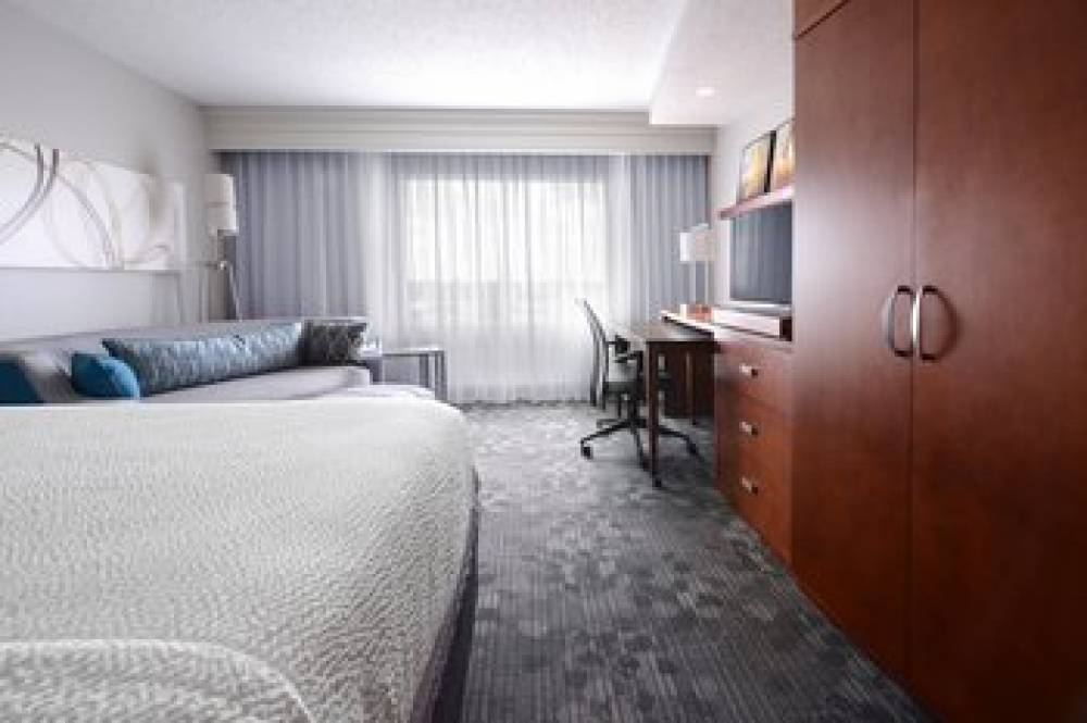 Courtyard By Marriott Houston Pearland 8