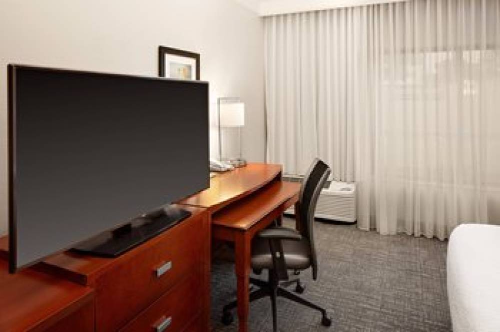 Courtyard By Marriott Houston-West University 6