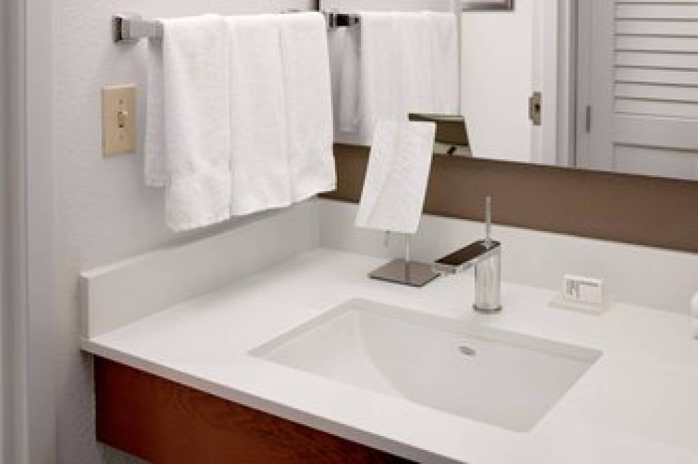 Courtyard By Marriott Houston-West University 7