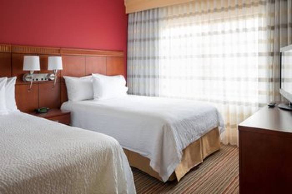 Courtyard By Marriott Indianapolis Airport 9