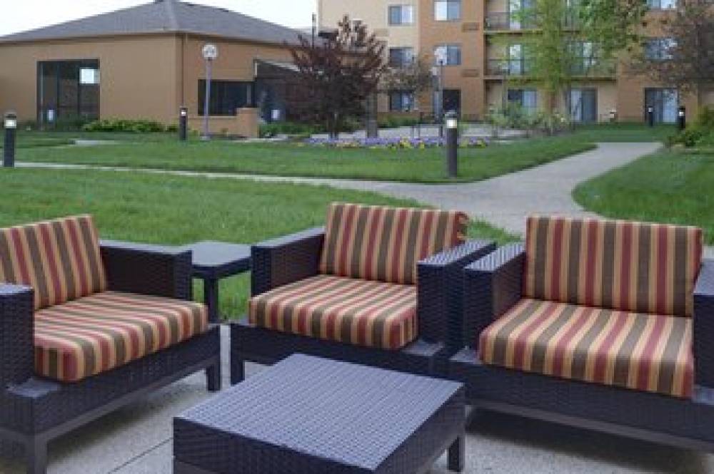 Courtyard By Marriott Indianapolis Airport