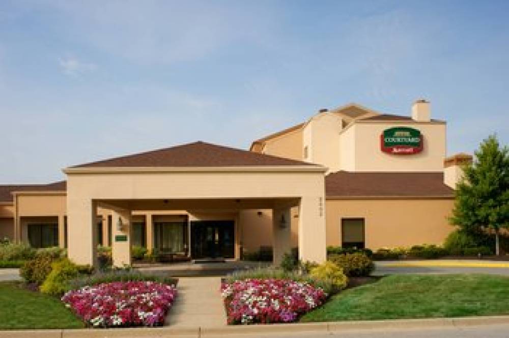 Courtyard By Marriott Indianapolis Airport 2