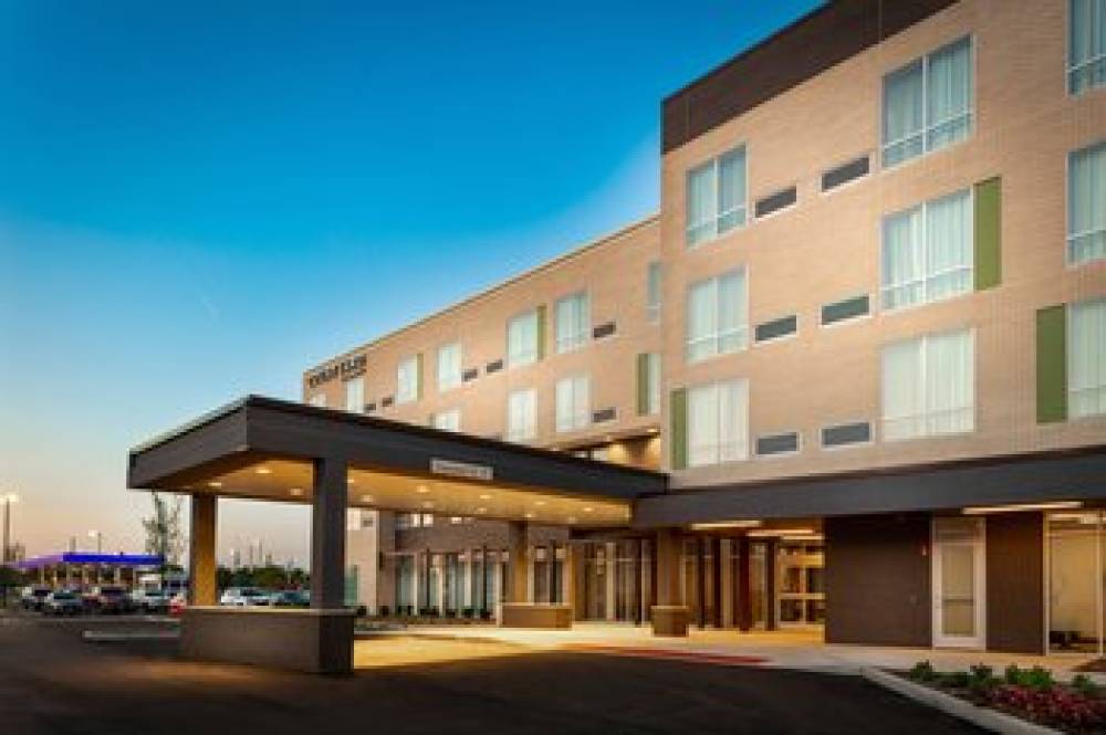 Courtyard By Marriott Indianapolis West-Speedway 2