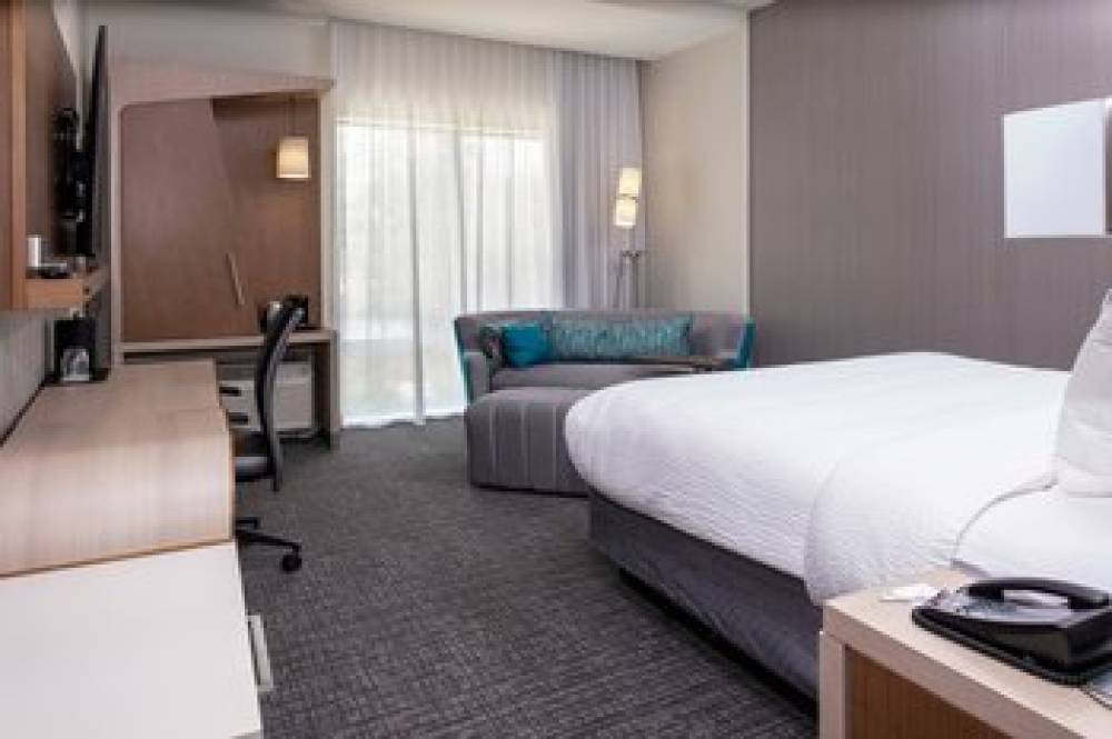 Courtyard By Marriott Indianapolis West-Speedway 6