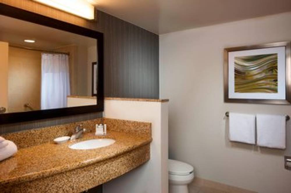 Courtyard By Marriott Jackson 9