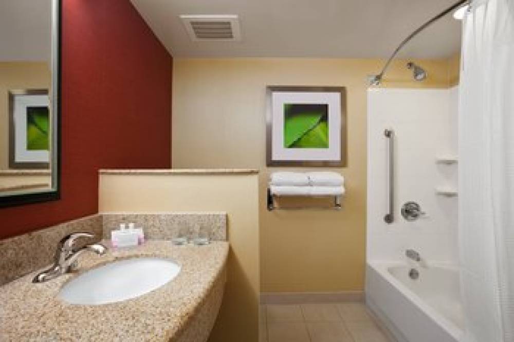 Courtyard By Marriott Junction City 7