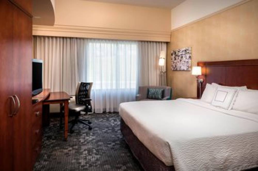 Courtyard By Marriott Kansas City Shawnee 8