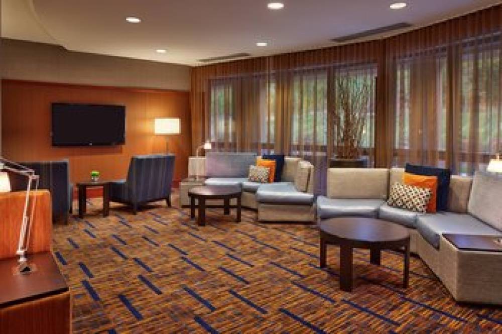 Courtyard By Marriott Kansas City Shawnee 1