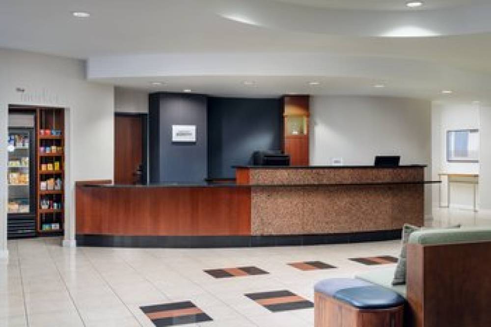 Courtyard By Marriott Kingston 2