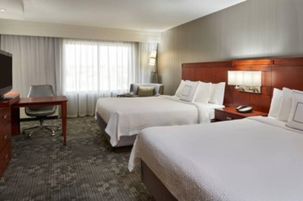 Courtyard By Marriott Kingston Highway 401 Division Street 6