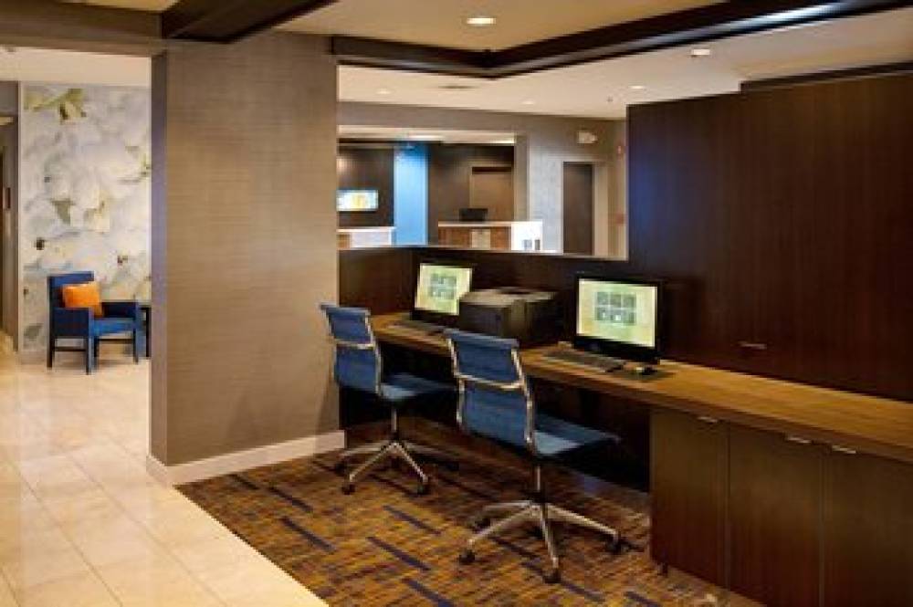 Courtyard By Marriott Kokomo 10