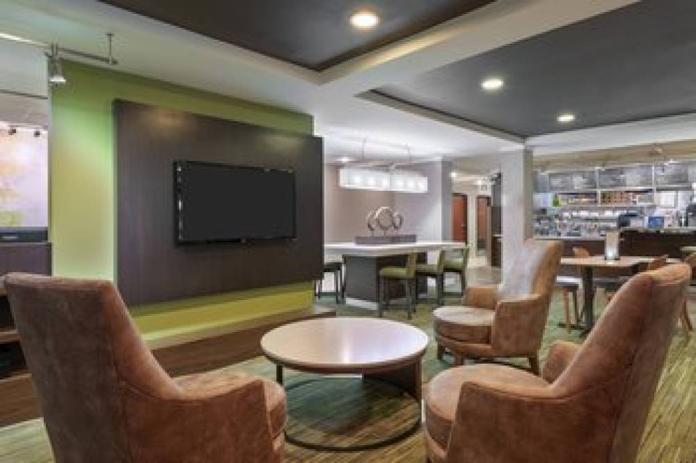 Courtyard By Marriott Lafayette Airport 4