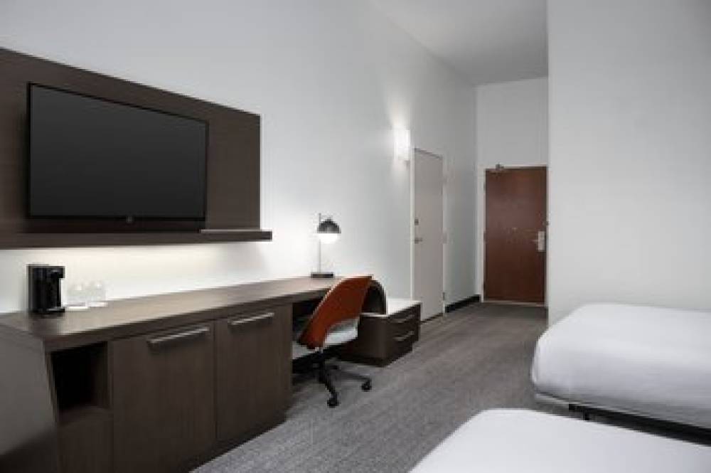 Courtyard By Marriott Lakeland 9