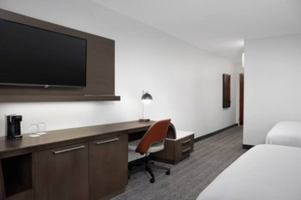 Courtyard By Marriott Lakeland 8