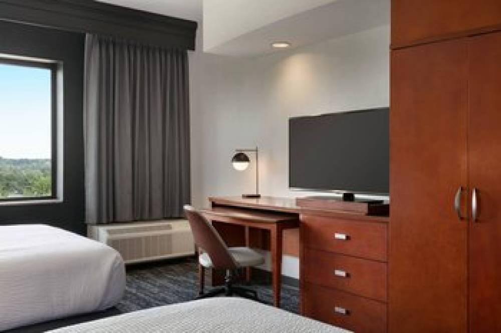 Courtyard By Marriott Lancaster 7