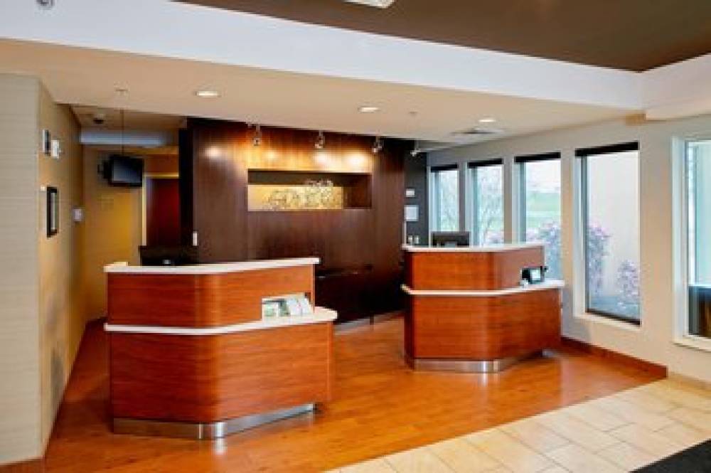 Courtyard By Marriott Lansing 3