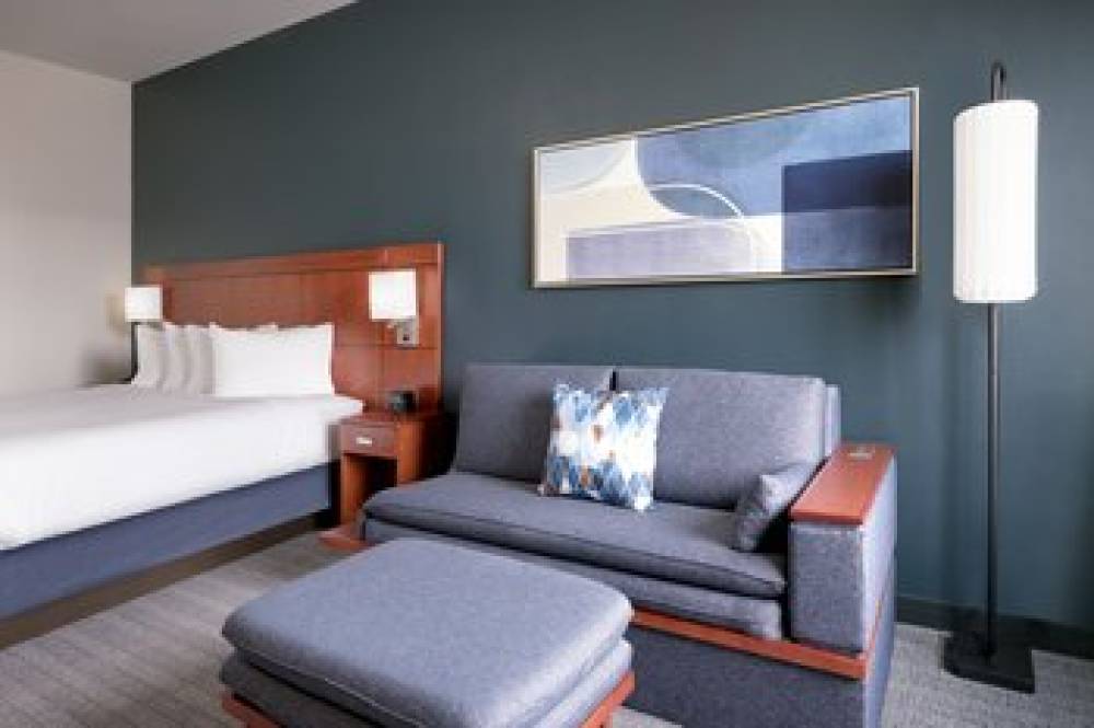 Courtyard By Marriott Lincoln Downtown Haymarket 10