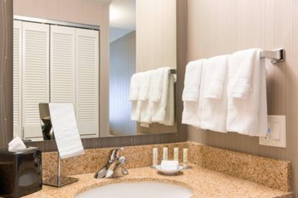 Courtyard By Marriott Livermore 7