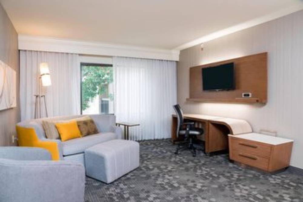 Courtyard By Marriott Livermore 9