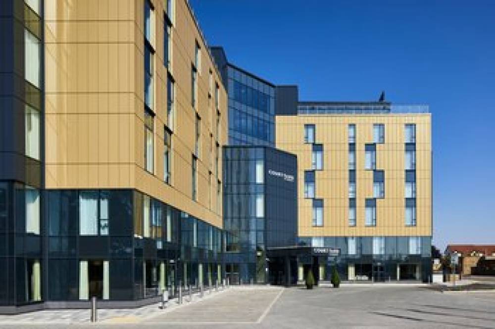 Courtyard By Marriott London Heathrow Airport 2