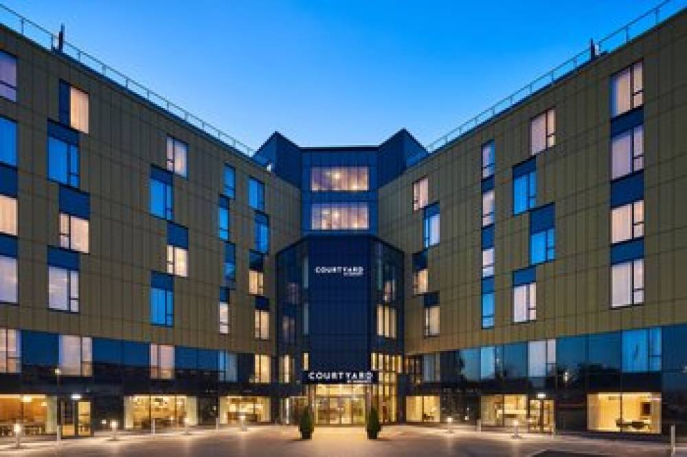 Courtyard By Marriott London Heathrow Airport