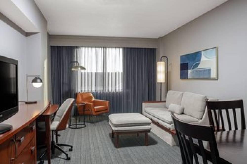 Courtyard By Marriott Long Island MacArthur Airport 4