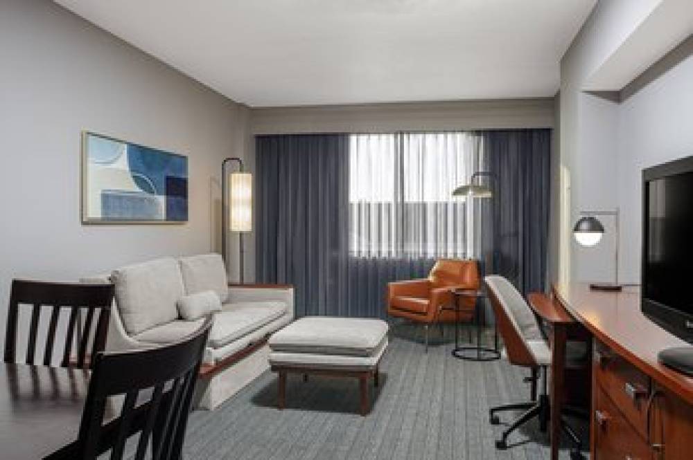 Courtyard By Marriott Long Island MacArthur Airport 7