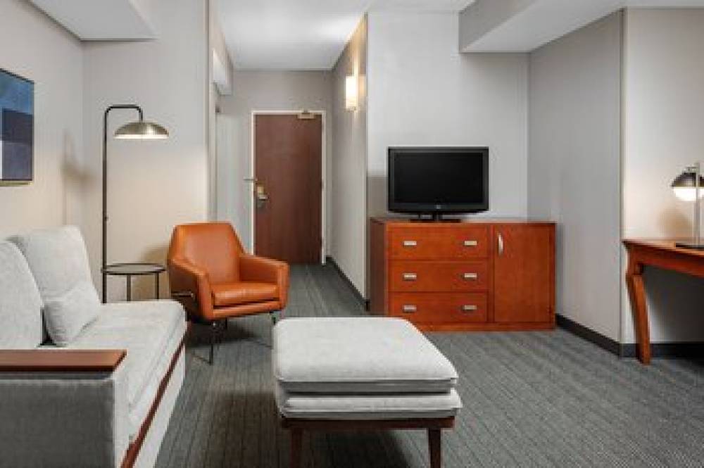 Courtyard By Marriott Long Island MacArthur Airport 6