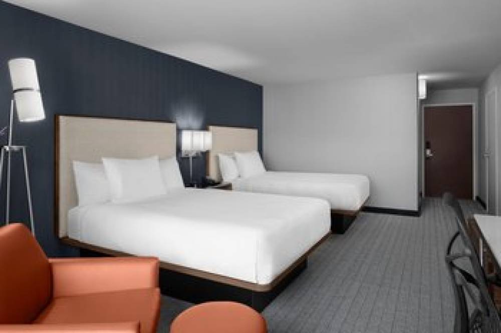 Courtyard By Marriott Los Angeles Burbank Airport 8