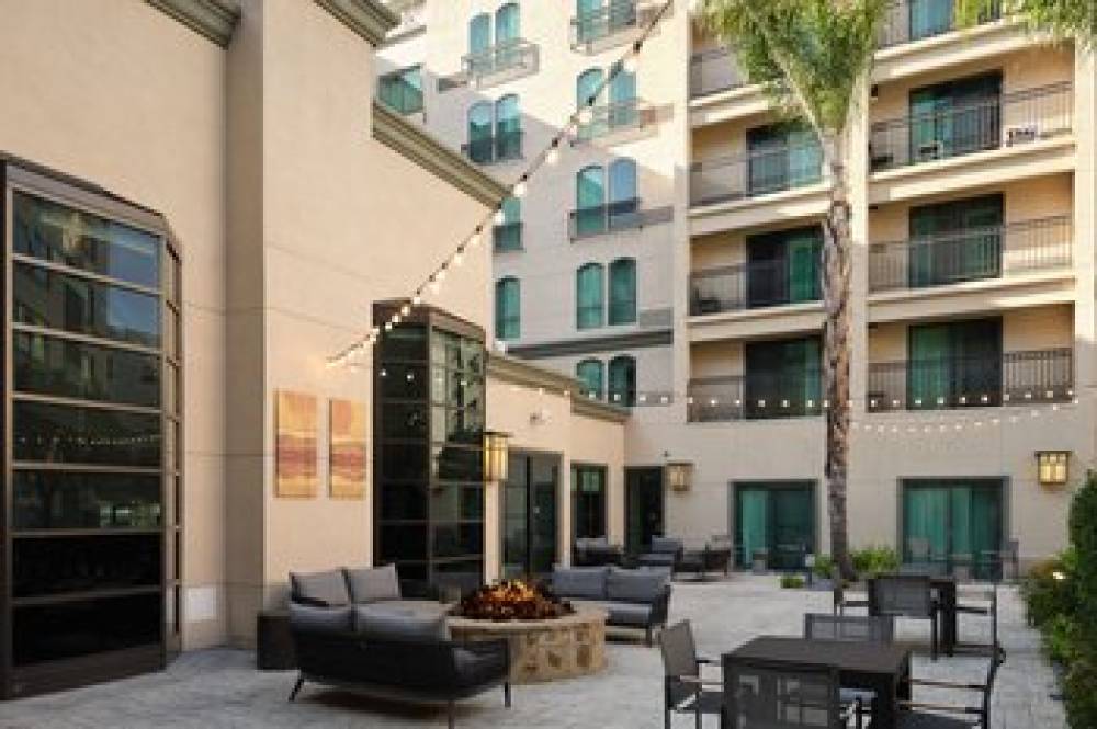Courtyard By Marriott Los Angeles Pasadena Old Town