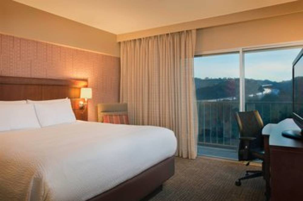 Courtyard By Marriott Los Angeles Sherman Oaks 7