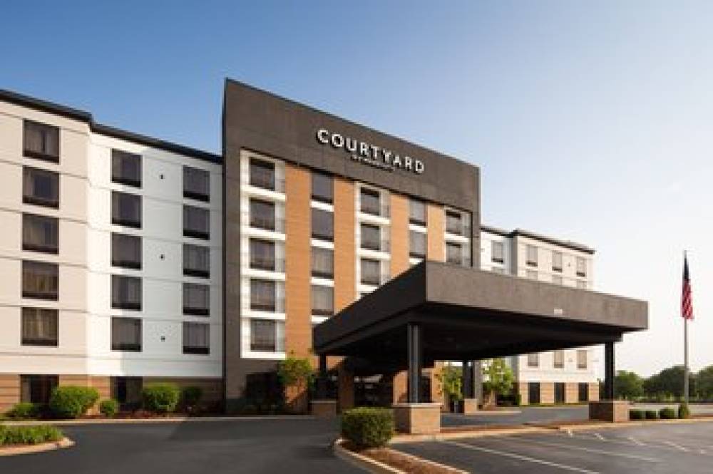 Courtyard By Marriott Louisville Airport 2