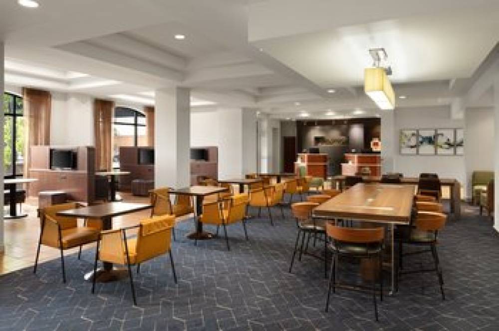 Courtyard By Marriott Louisville Airport 5