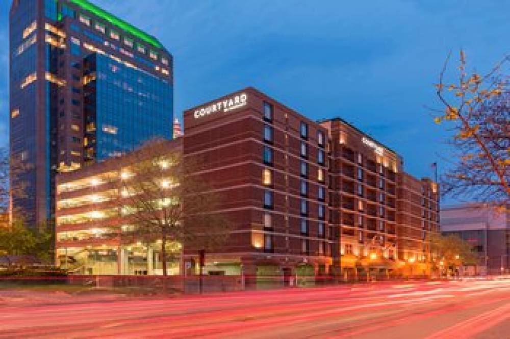 Courtyard By Marriott Louisville Downtown 2