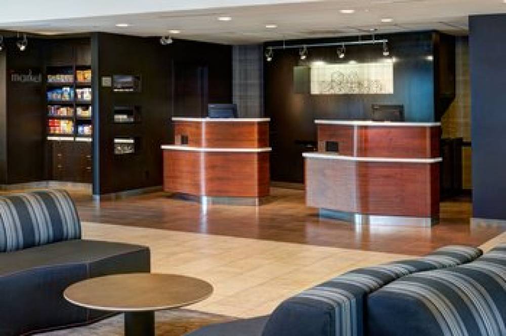 Courtyard By Marriott Louisville East 2