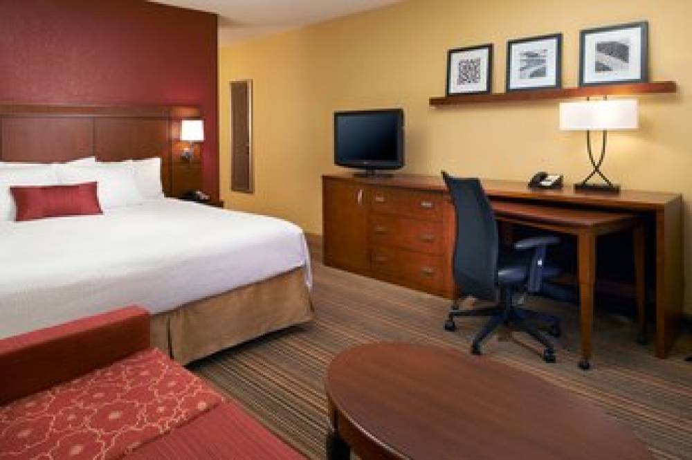 Courtyard By Marriott Louisville East 7