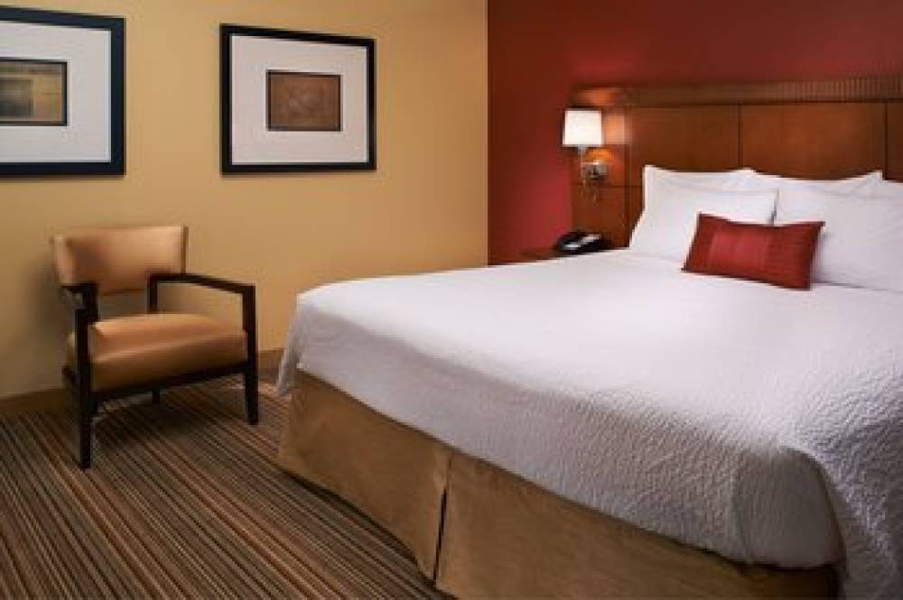 Courtyard By Marriott Louisville East 10