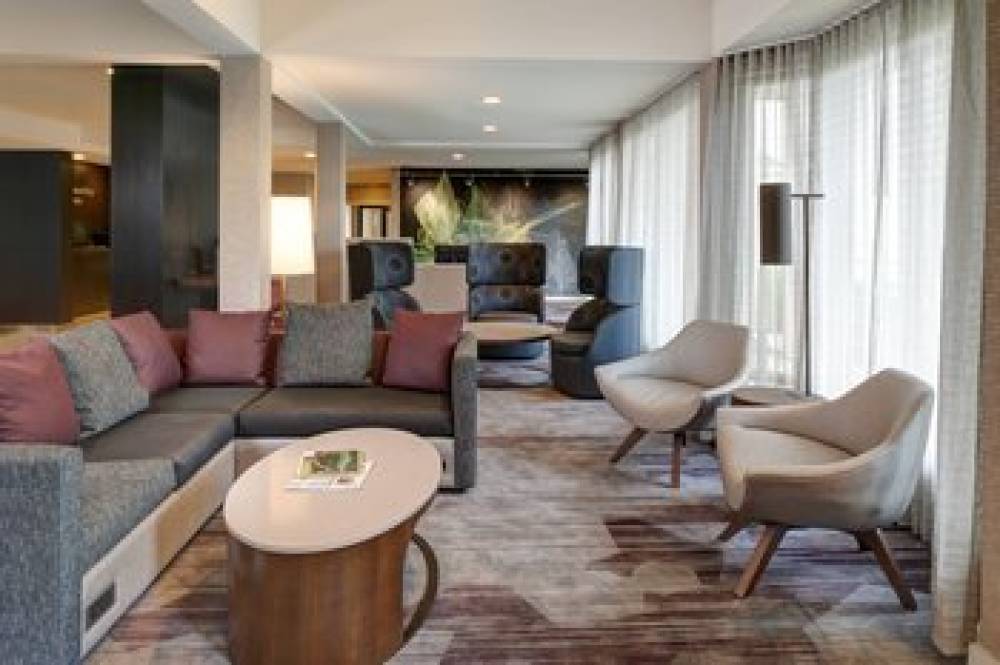 Courtyard By Marriott Louisville East 5