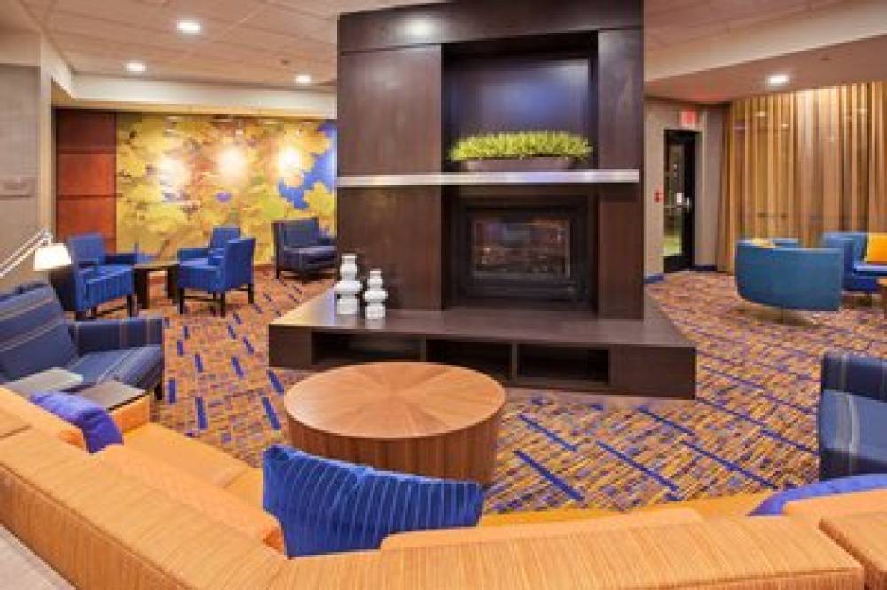 Courtyard By Marriott Louisville Northeast 4