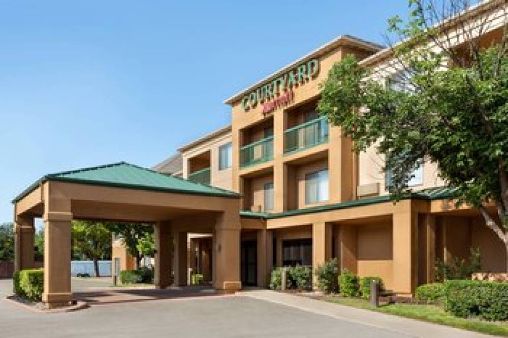 Courtyard By Marriott Lubbock 2