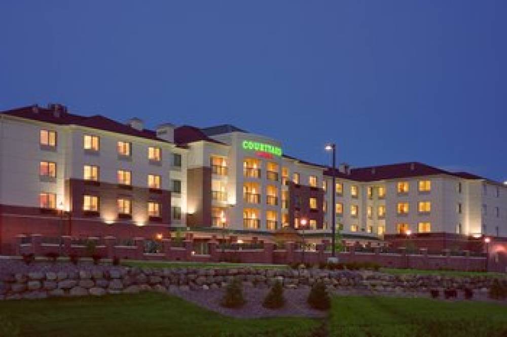 Courtyard By Marriott Madison East 1