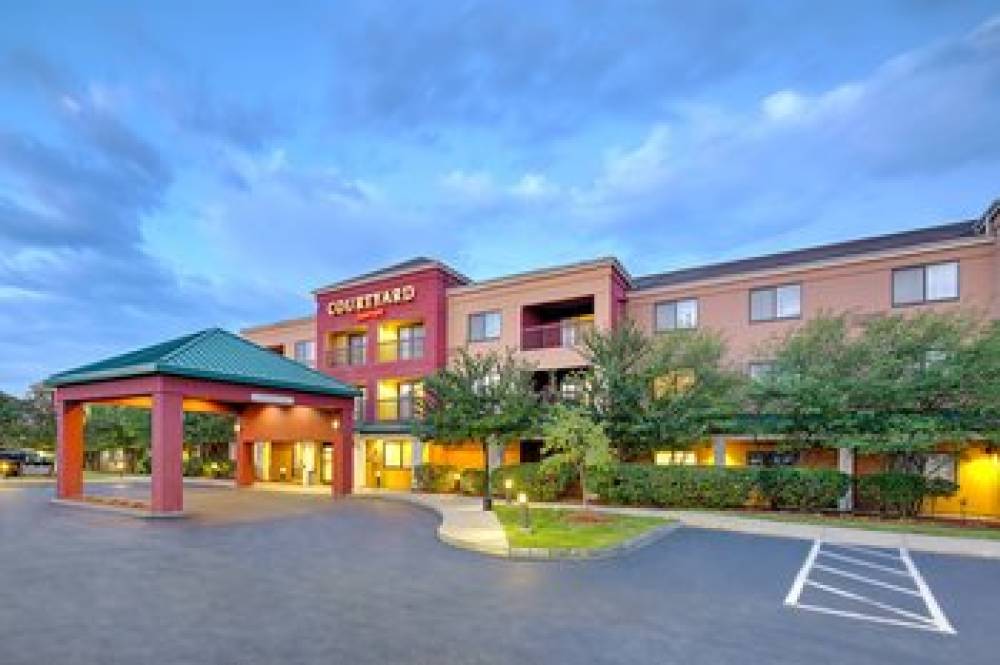 Courtyard By Marriott Manchester-Boston Regional Airport 2