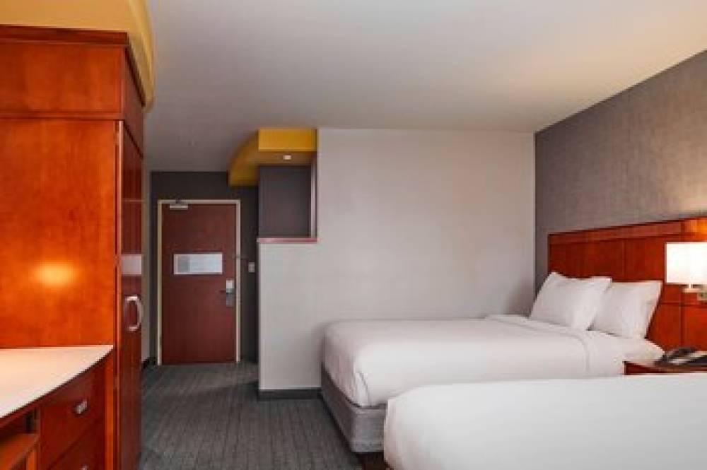 Courtyard By Marriott Medford Airport 6