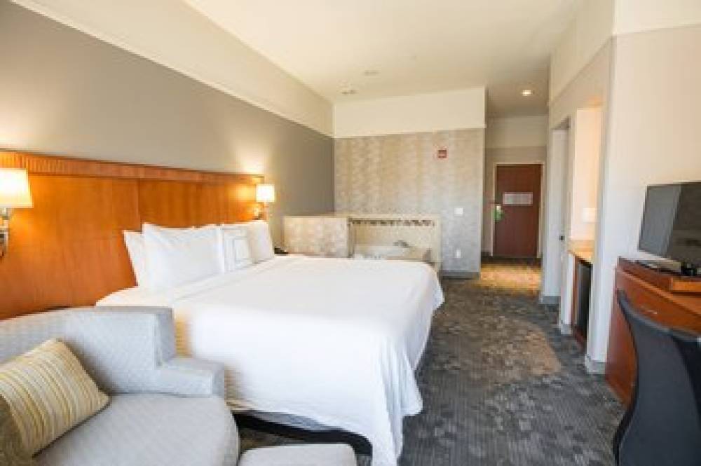 Courtyard By Marriott Merced 10