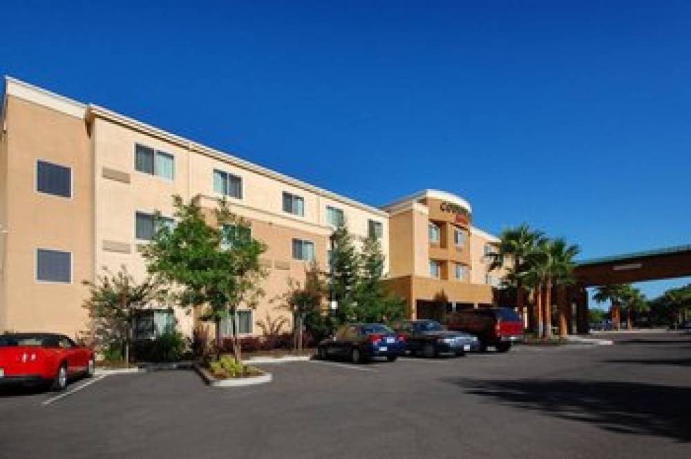 Courtyard By Marriott Merced 2